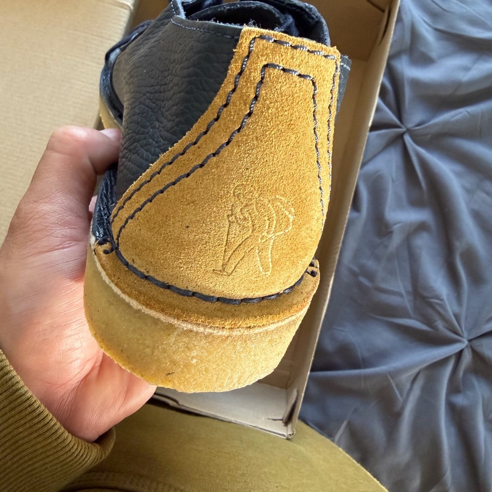 Clarks Black Leather Lace-Up Wallabee with Tan Heel Panel - Picture 8 of 8